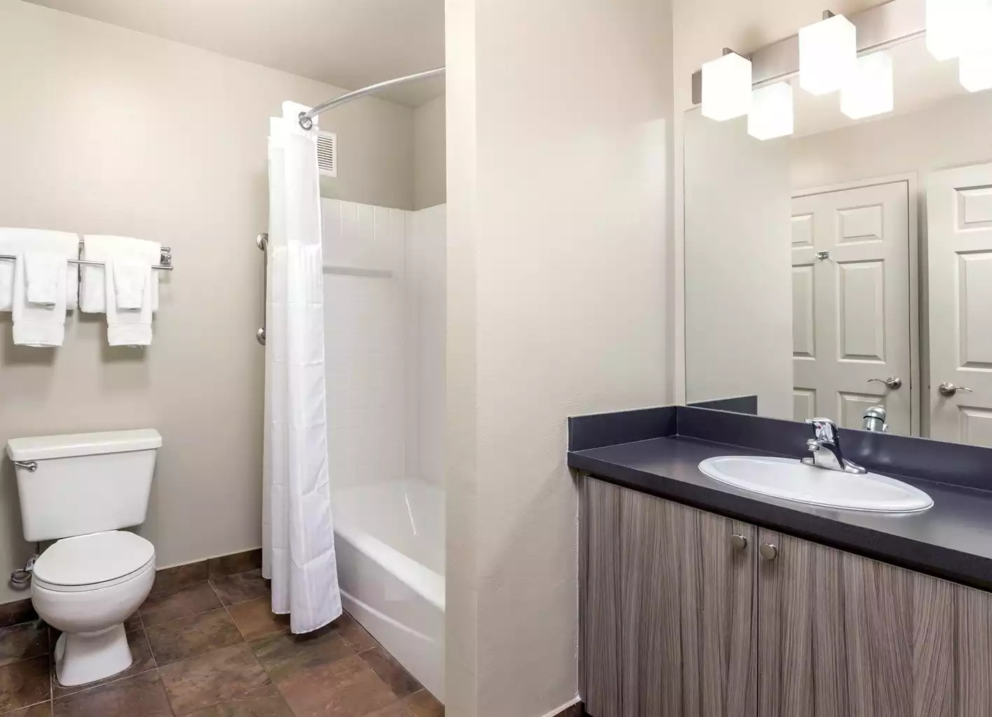 Bathroom Bathroom - Eagle Crest Resort 3bdr Chalet - Redmond