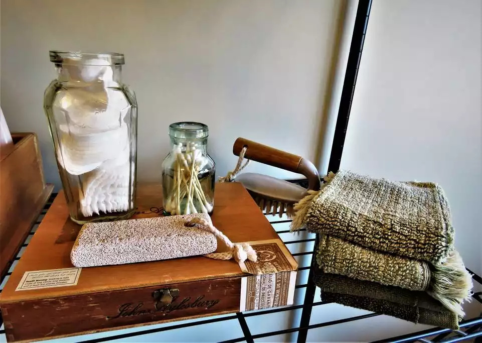 Make-up removers etc provided in your bathroom. Organic cotton facecloths. Make-up removers etc provided in your bathroom. Organic cotton facecloths. - 2 PRIVATE BEDROOMS - STAY ON A FARM 10min to town. - Arahura Valley