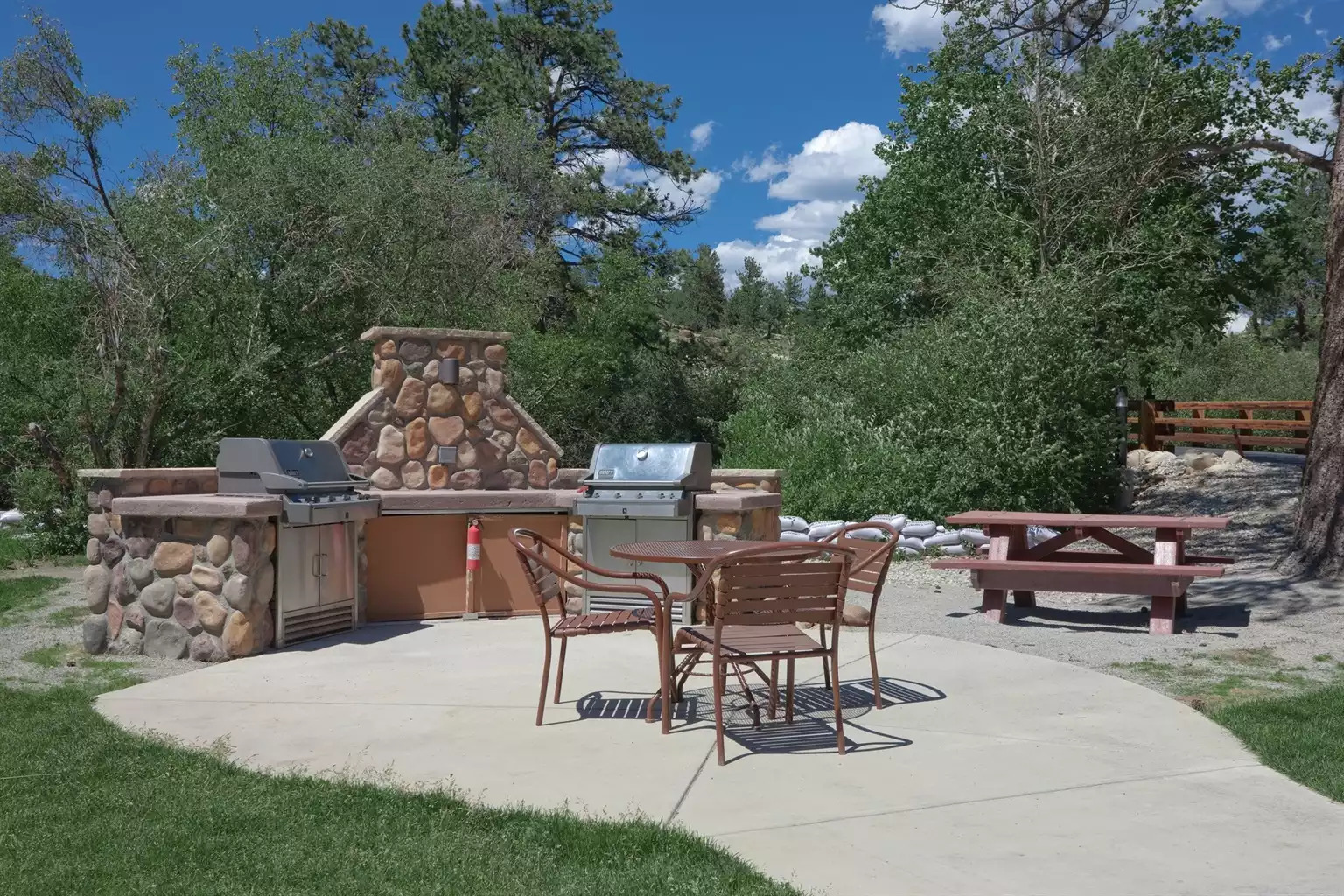 Picnic & Grill Area Picnic & Grill Area - Estes Park Resort 2bdr Queen - Estes Park