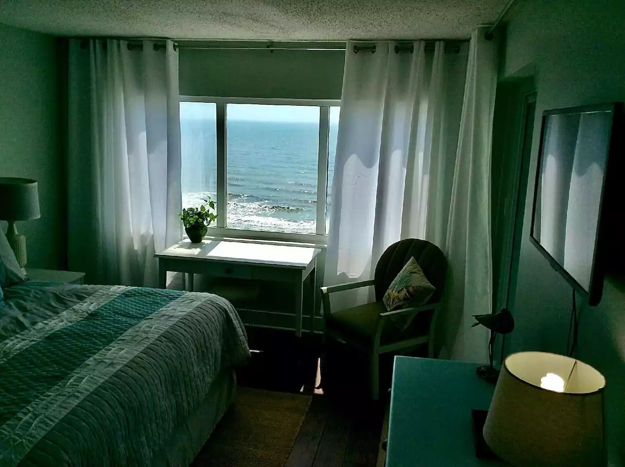 PENTHOUSE OCEANFRONT RETREAT ROOFTOP TERRACE KING Ensuite ZP2 - North Myrtle Beach PENTHOUSE OCEANFRONT RETREAT ROOFTOP TERRACE KING Ensuite ZP2 - North Myrtle Beach