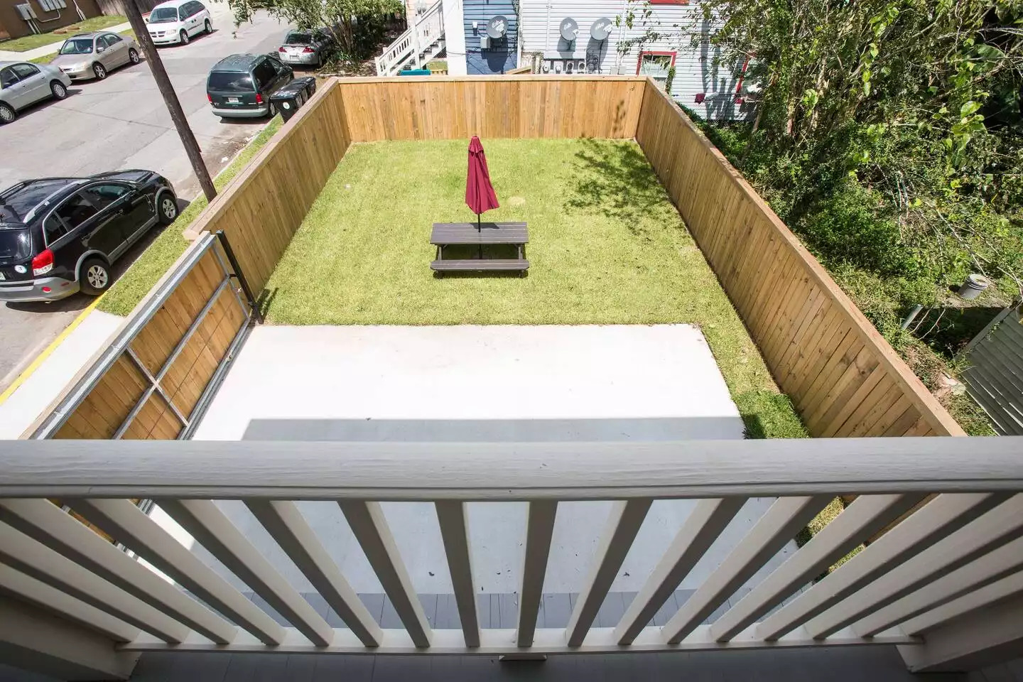 Gated backyard. Space for two vehicles. (Please do not park in the grass). Gated backyard. Space for two vehicles. (Please do not park in the grass). - Gravier Quarters off the Ave - New Orleans
