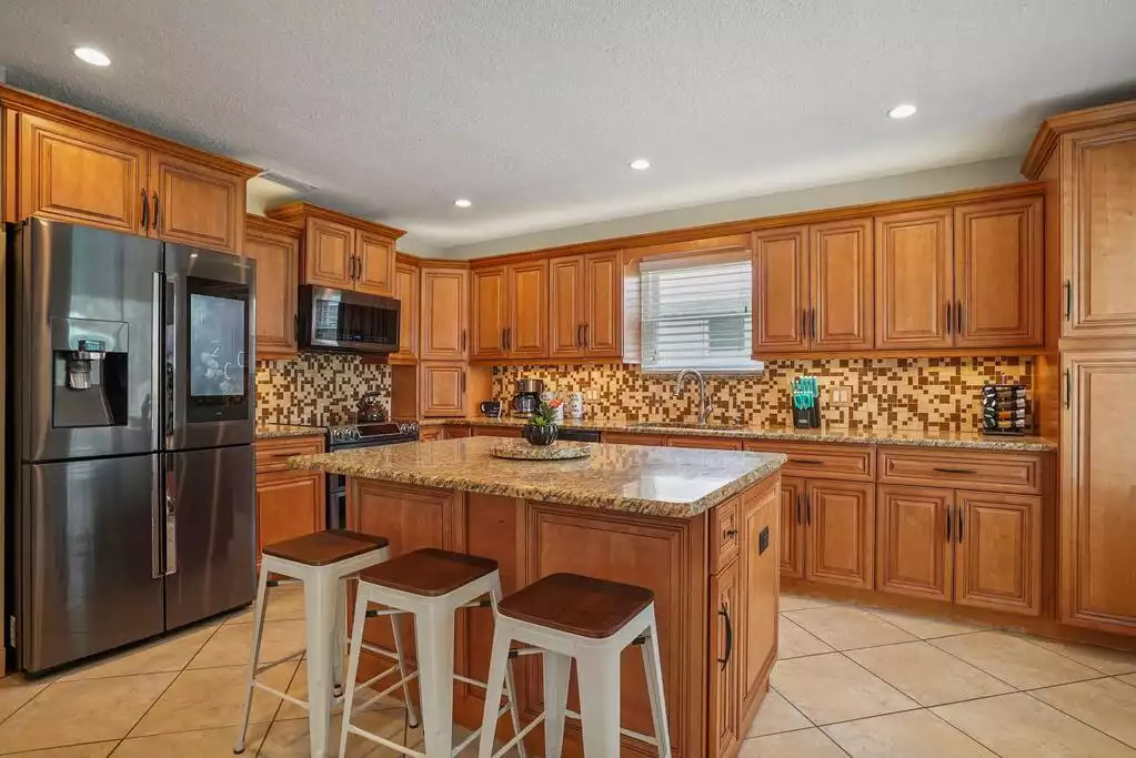 Fully equipped kitchen with stainless steel Samsung appliances. Kitchen island seating area up to 4 people. Fully equipped kitchen with stainless steel Samsung appliances. Kitchen island seating area up to 4 people. - Heated Saltwater Pool*Harry Potter*Fire Pit*BBQ*EV - St. Augustine