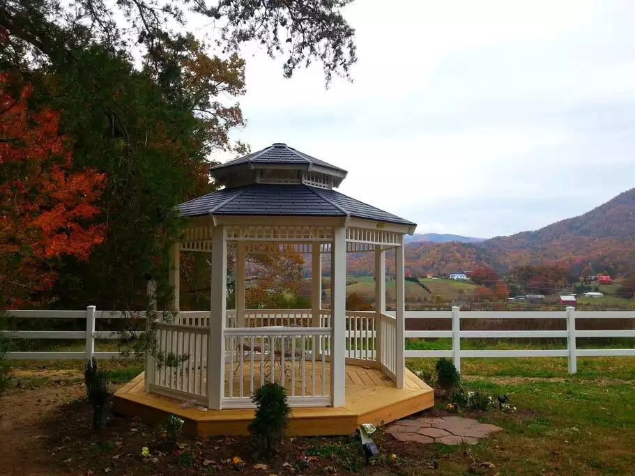 Garden gazebo for your breakfasts or evenings. Garden gazebo for your breakfasts or evenings. - Amazing Smoky Mts Views
Across from park entrance! - Pigeon Forge