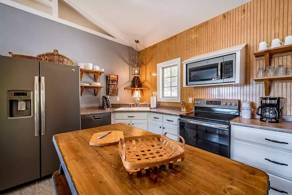 Fully stocked kitchen with full-size appliances. Fully stocked kitchen with full-size appliances. - Fox View Cottage - Rising Fawn