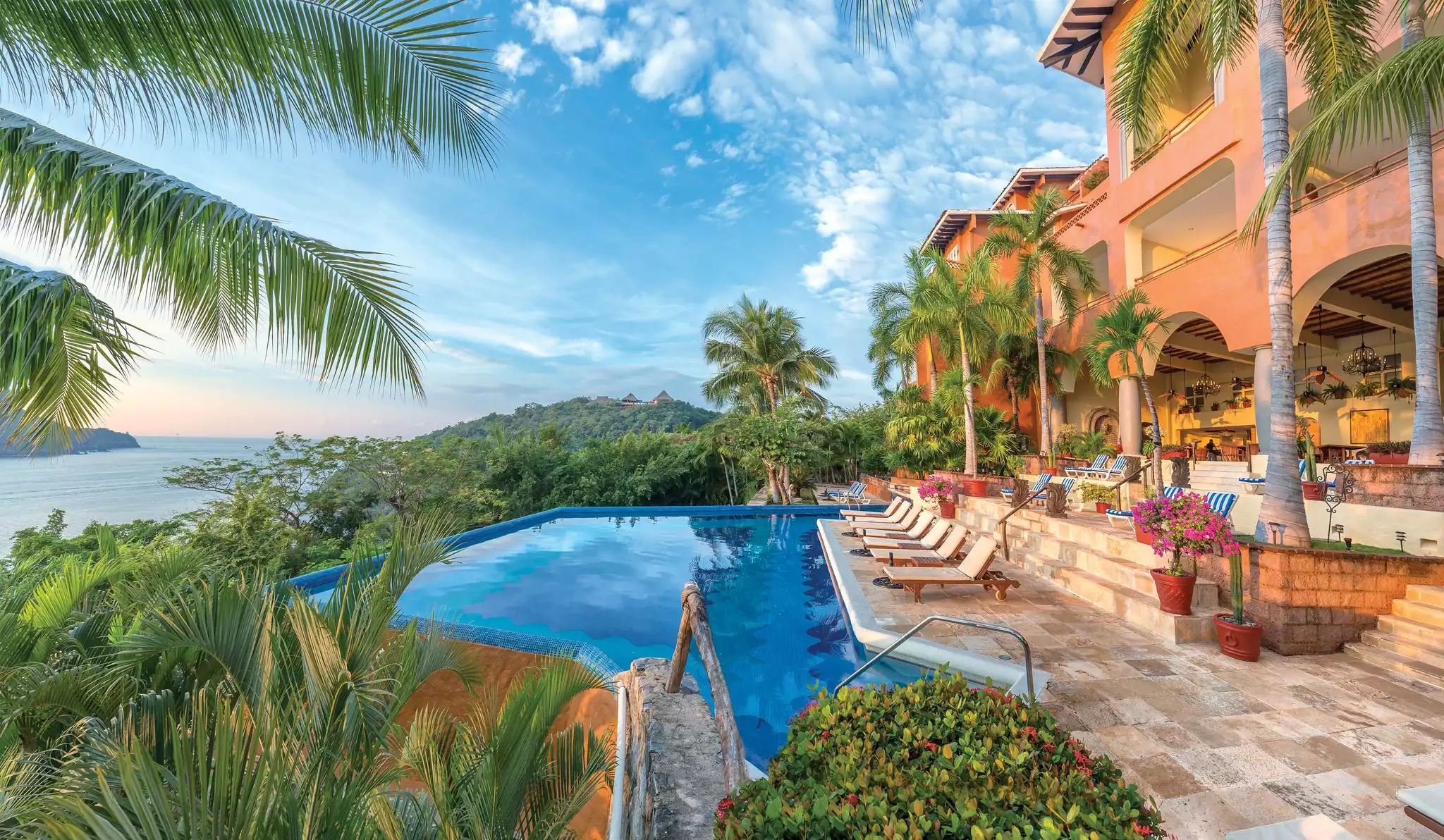 Overlooking Pool Overlooking Pool - Zihuatanejo Resort Studio #B - Zihuatanejo