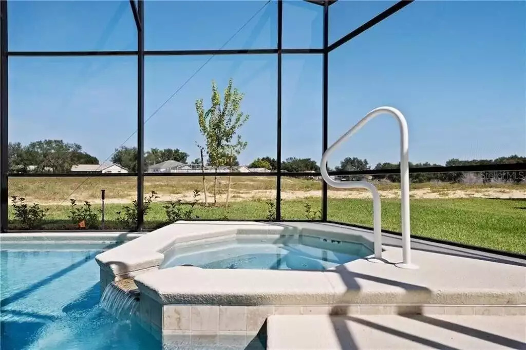 Heated hot tub. Heated hot tub. - Splendid Solterra - Davenport