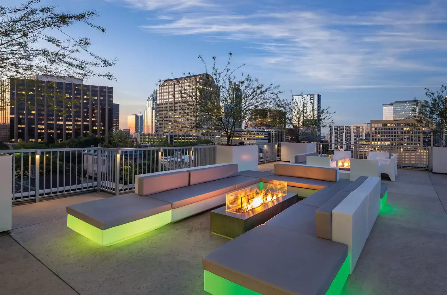 Rooftop Firepit Rooftop Firepit - Austin Resort Studio Presidential - Austin