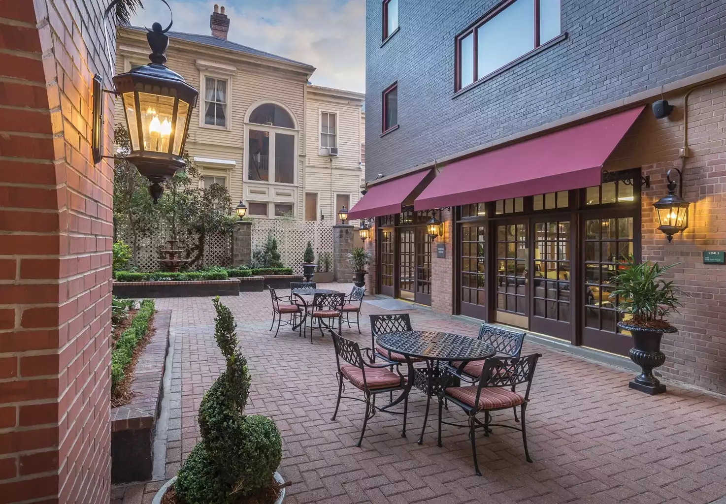 Outdoor Dining Outdoor Dining - Avenue Plaza Resort Studio - New Orleans