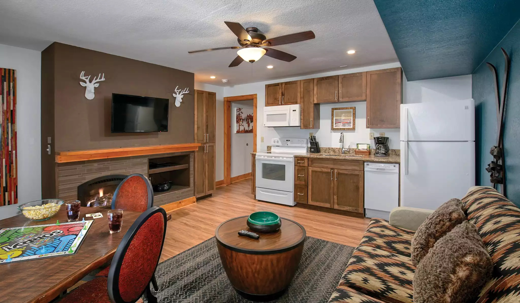 Kitchen & Living Area Kitchen & Living Area - Red River Resort 1bdr - Red River