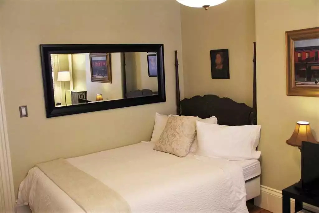 Comfortable Queen bed in Living Area Comfortable Queen bed in Living Area - Special! Comfortable, 1.5 mile to center - Boston