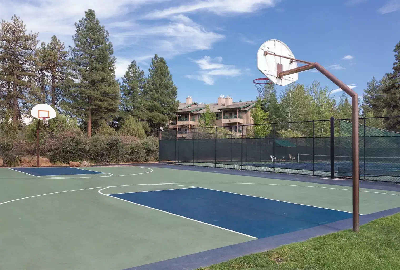 Basketball Court Basketball Court - Running Y Resort 3bdr - Klamath Falls