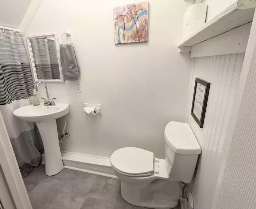 Main Level Half Bath. Main Level Half Bath. - Modern TN Farmhouse at Lake Chickamauga w/ WiFi - Decatur