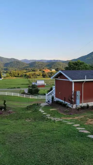 Lovely Cottage with Smoky Mtn views & Bkfast!! - Pigeon Forge Lovely Cottage with Smoky Mtn views & Bkfast!! - Pigeon Forge