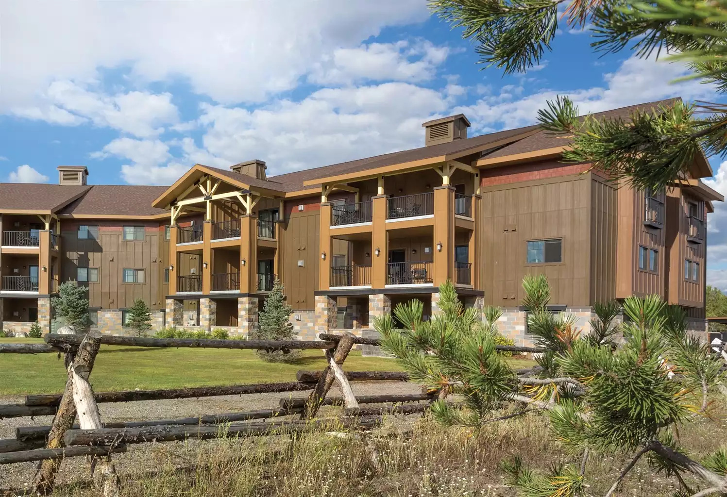 Exterior View Exterior View - West Yellowstone Resort 3bd Presidential - West Yellowstone