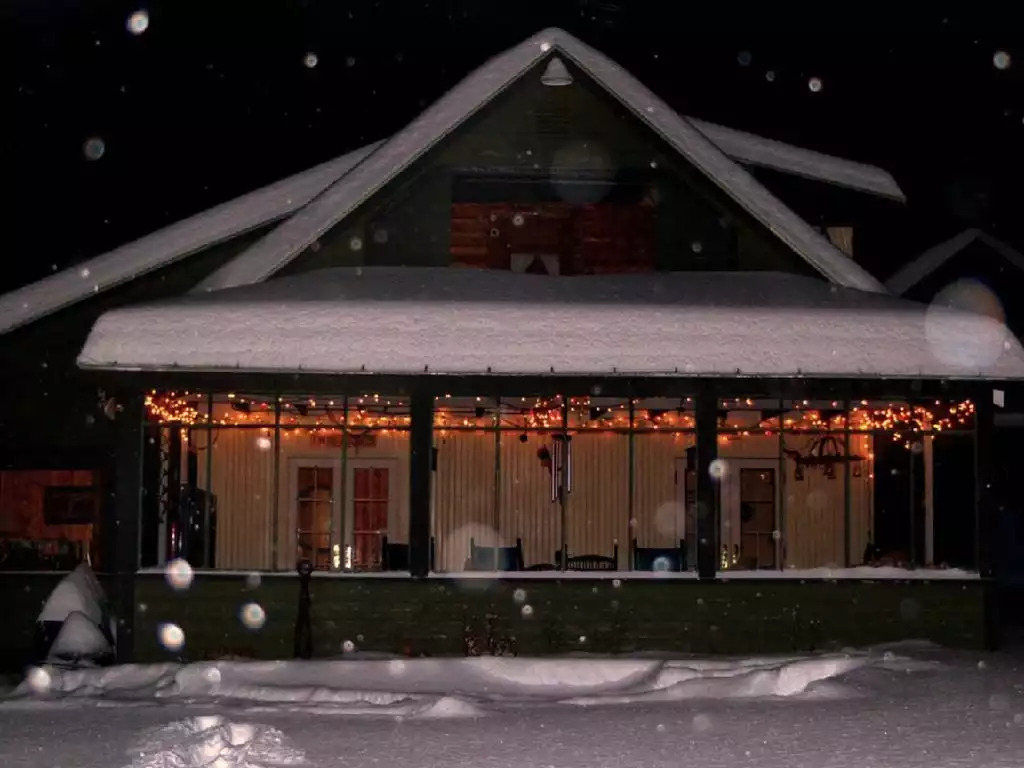 Festive Wintery Porch~Fun Festive Wintery Porch~Fun - Vermont Cottage Amherst Lake & Sanctuary - Plymouth