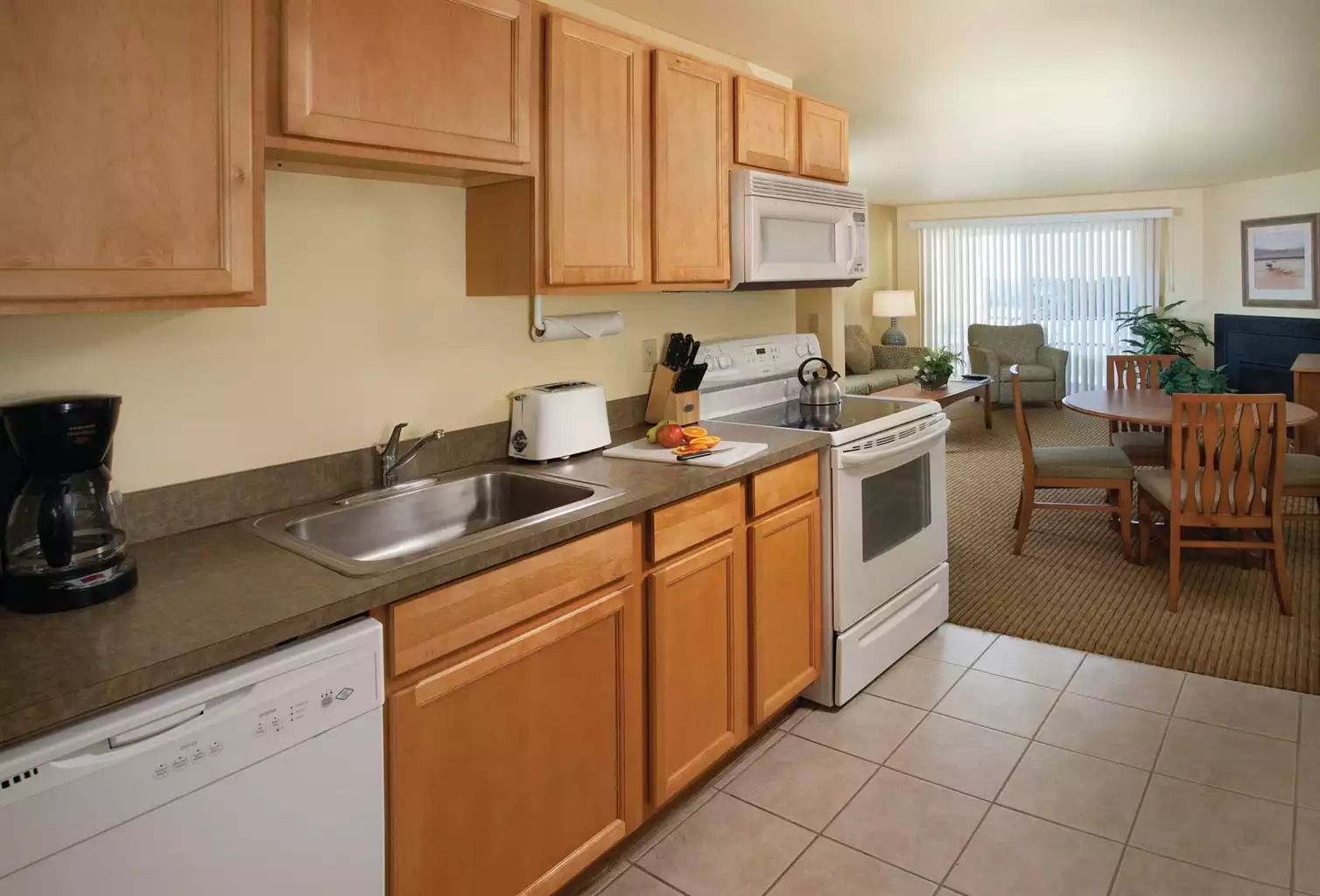 Kitchen & Living Area Kitchen & Living Area - Surfside Inn Resort 2bdr - Ocean Park