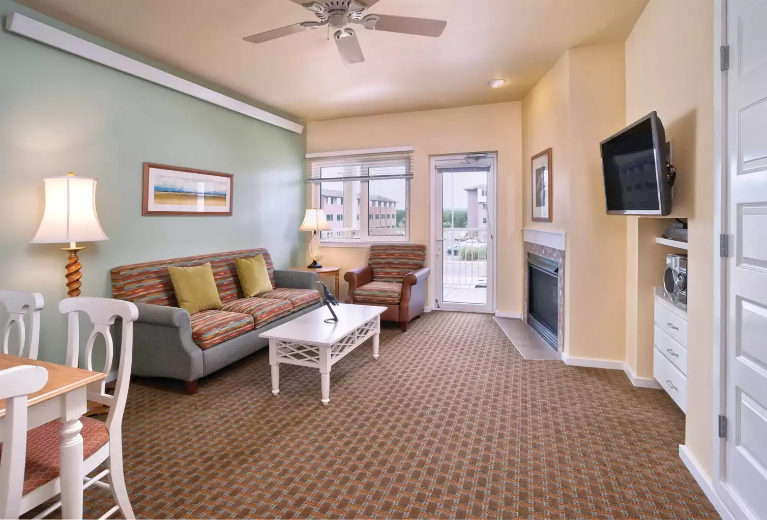 Living Area Living Area - Long Beach Resort 2bdr Twin - Long Beach