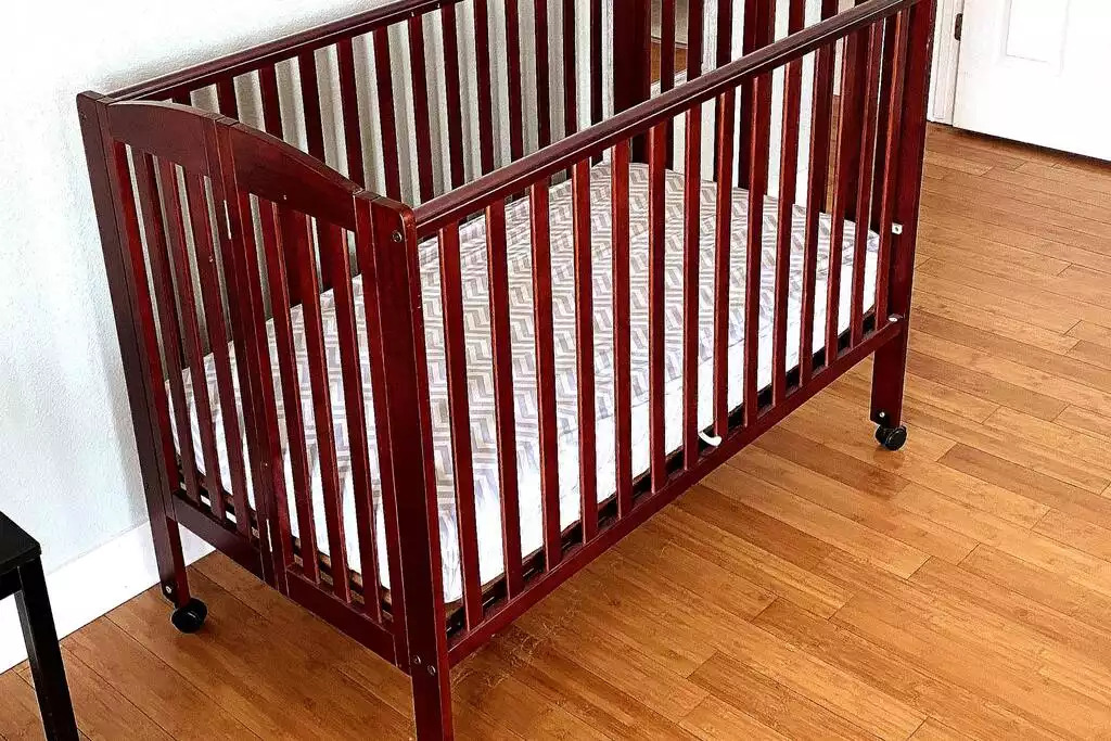 Folding crib for our little guests! Please bring own baby linen Folding crib for our little guests! Please bring own baby linen - NEW Unobstructed Lake/Mountain View home, movie rm - Kelseyville