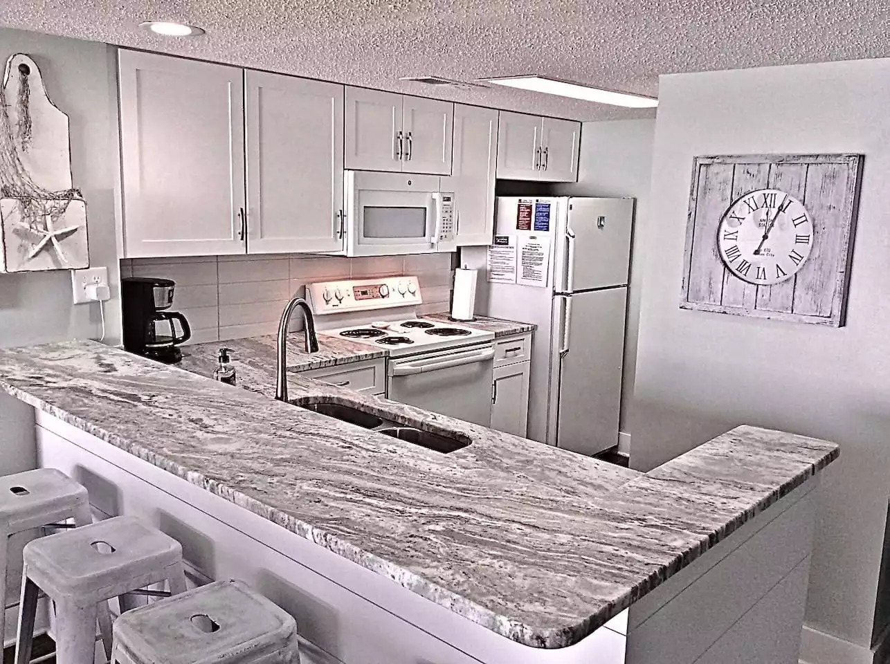 PENTHOUSE OCEANFRONT RETREAT ROOFTOP TERRACE KING Ensuite ZP2 - North Myrtle Beach PENTHOUSE OCEANFRONT RETREAT ROOFTOP TERRACE KING Ensuite ZP2 - North Myrtle Beach