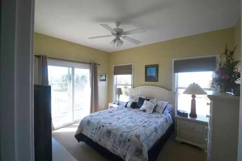 Middle Level South Bedroom Middle Level South Bedroom - PharmaSea - Surf City