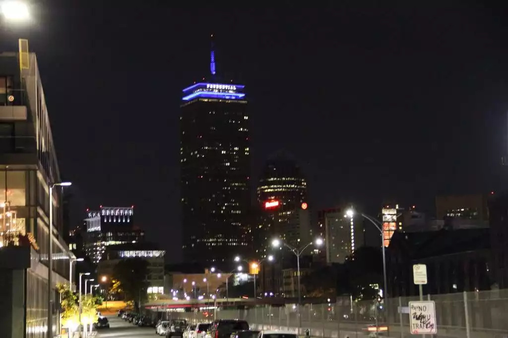Prudential Tower, Boston 1.5 miles away. Prudential Tower, Boston 1.5 miles away. - Special! Modern City Triplex *Close to center - Boston