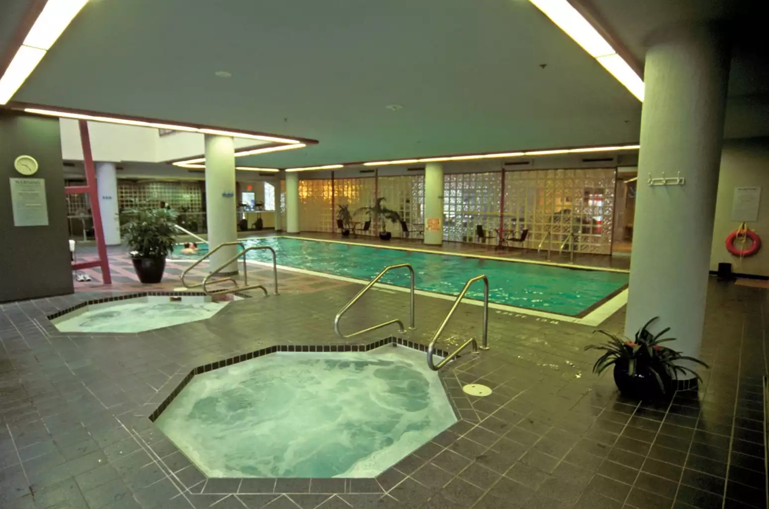 Pools & Hot Tubs Pools & Hot Tubs - The Canadian Resort 2bdr Compact - Vancouver