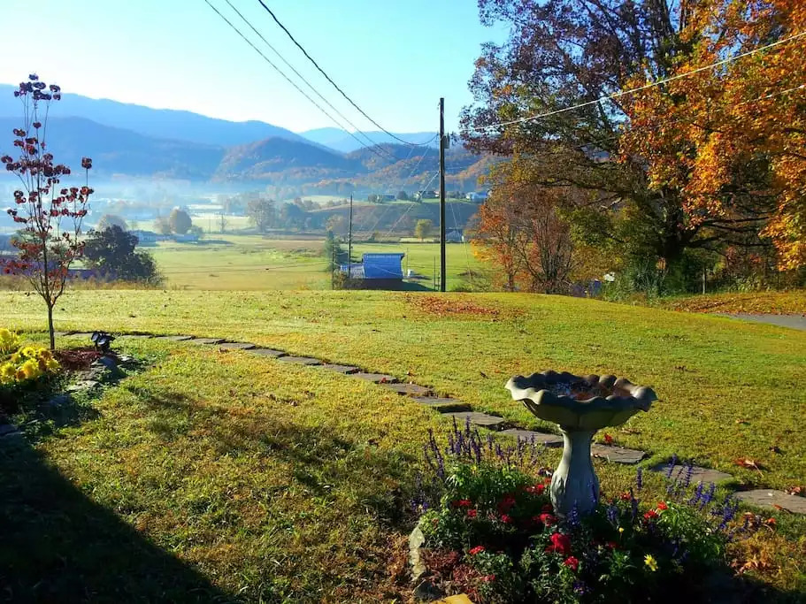 Views around the property. Views around the property. - Cottage with MIND BLOWING Smoky Mountain views! - Pigeon Forge