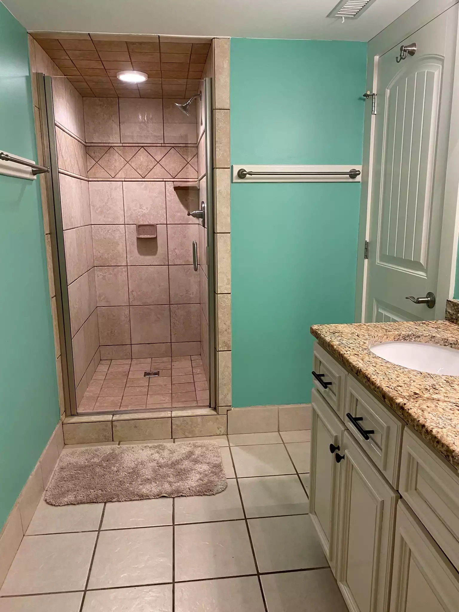 3rd Master en suite bath with huge tiled shower! 3rd Master en suite bath with huge tiled shower! - One Ocean Place 1101! Beautiful OceanFront Condo! - Murrells Inlet
