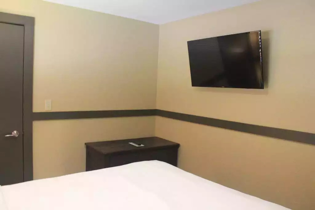 This spacious bedroom contains a queen bed. Door to walk in closet on left. TV mounted on wall, includes cable. A dresser is included for your clothes. This room also contains a safe to protect your valuables. This spacious bedroom contains a queen bed. Door to walk in closet on left. TV mounted on wall, includes cable. A dresser is included for your clothes. This room also contains a safe to protect your valuables. - Entire Cabin 3 Wisc Dells 3 Beds(2Bedrooms) 2Baths - Wisconsin Dells