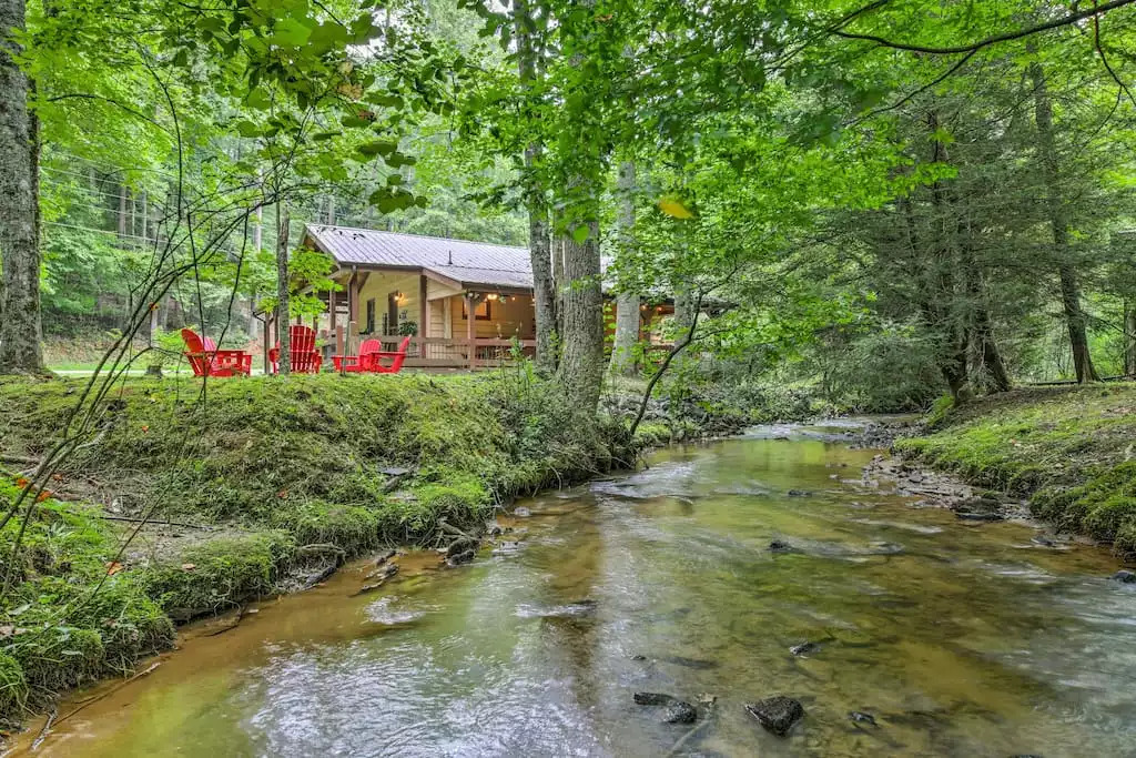 NEW! Creekside Blue Ridge Cabin w/ Deck & Fire Pit