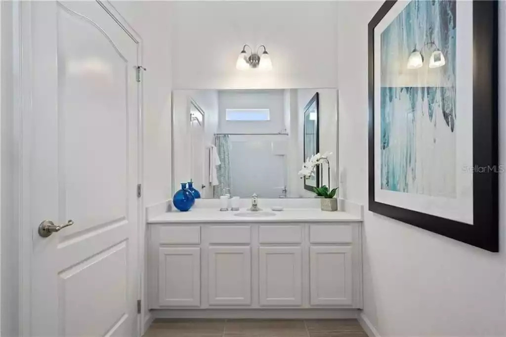 "Navy Gray Glam" bathroom (full) "Navy Gray Glam" bathroom (full) - Splendid Solterra - Davenport