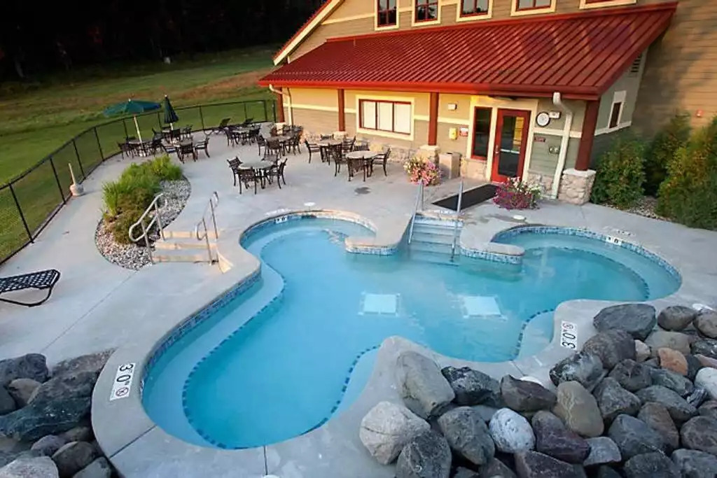 The community Outdoor Hot Tub seats 39 people and is open year-round. The community Outdoor Hot Tub seats 39 people and is open year-round. - Entire Cottage 1 Wisc Dells 2 Bed 1 Bath Sleeps 6 - Wisconsin Dells