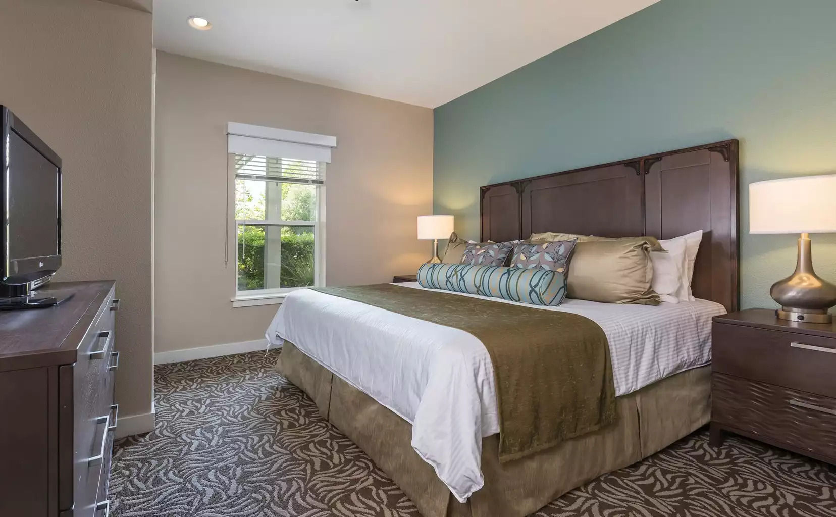 Master Bedroom w/ King Bed Master Bedroom w/ King Bed - Windsor Resort 3bdr - Windsor