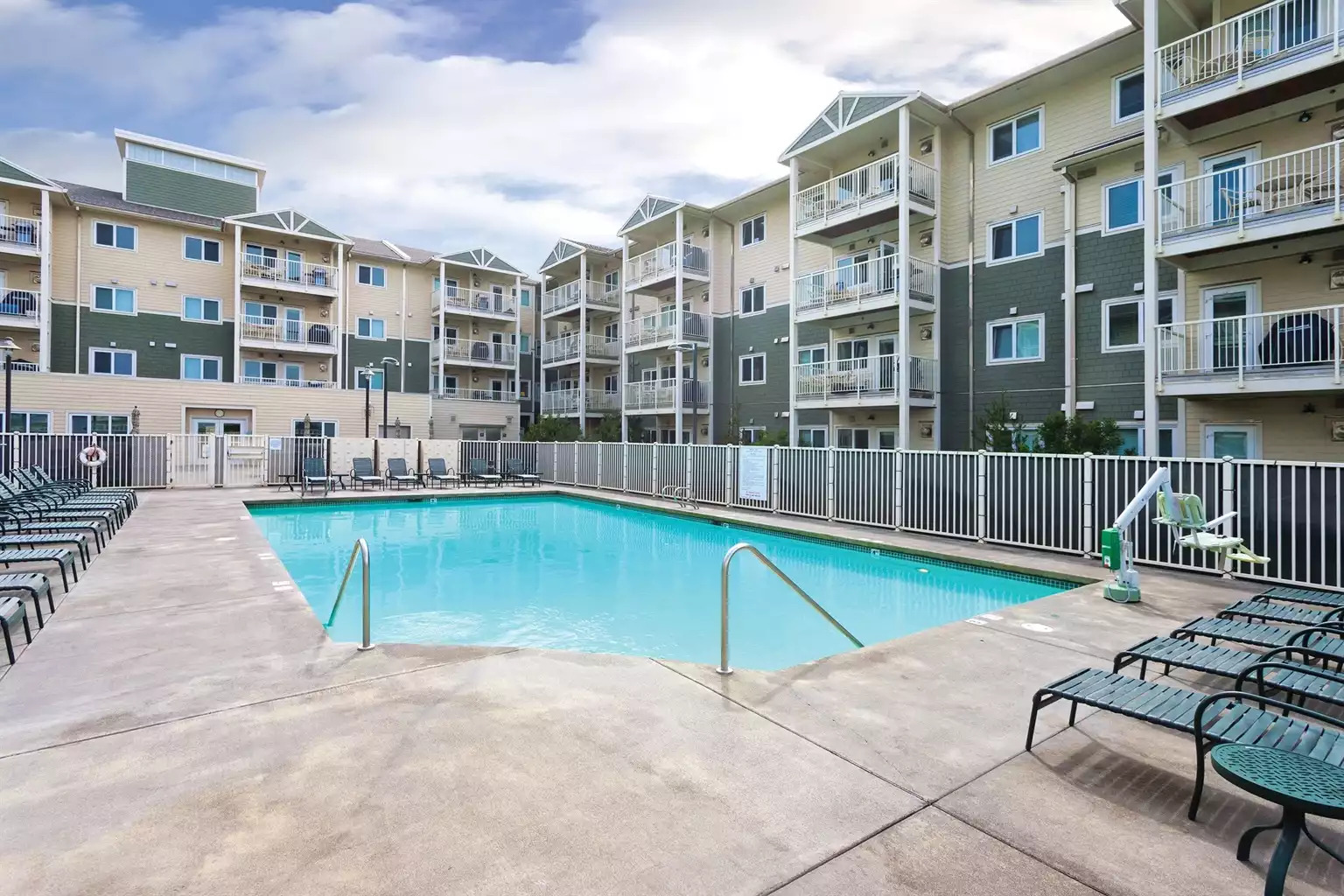 Pools & Hot Tubs Pools & Hot Tubs - Long Beach Resort 2bdr Twin - Long Beach