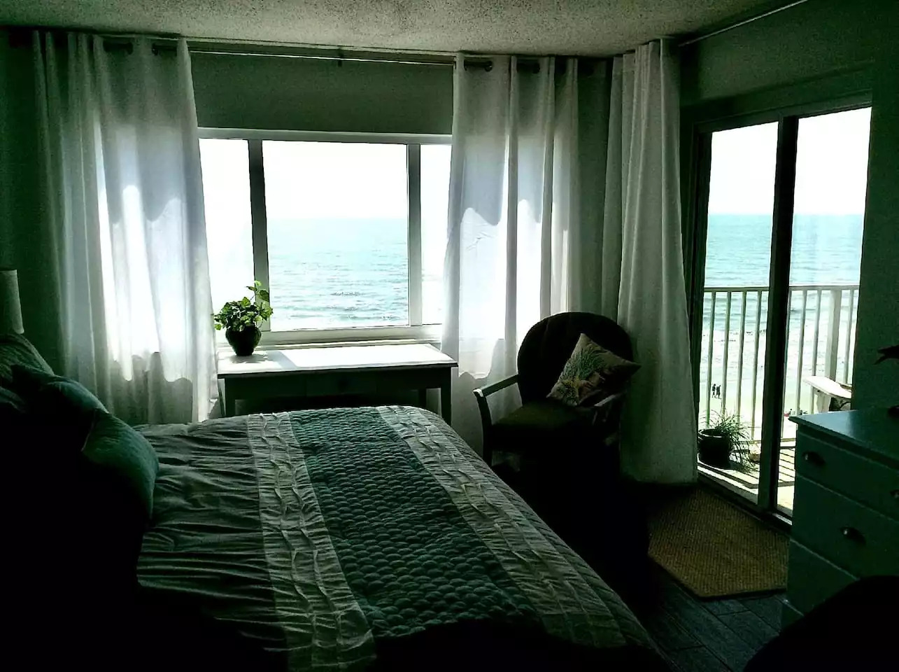 PENTHOUSE OCEANFRONT RETREAT ROOFTOP TERRACE KING Ensuite ZP2 - North Myrtle Beach PENTHOUSE OCEANFRONT RETREAT ROOFTOP TERRACE KING Ensuite ZP2 - North Myrtle Beach