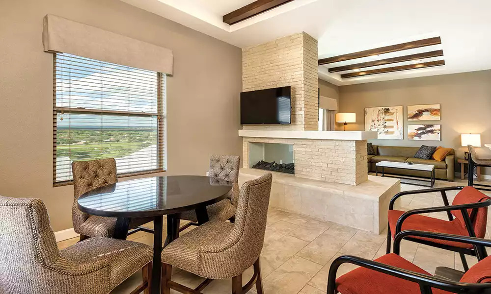 Kitchen & Living Area Kitchen & Living Area - Marble Falls Resort 2bdr Presidential - Marble Falls
