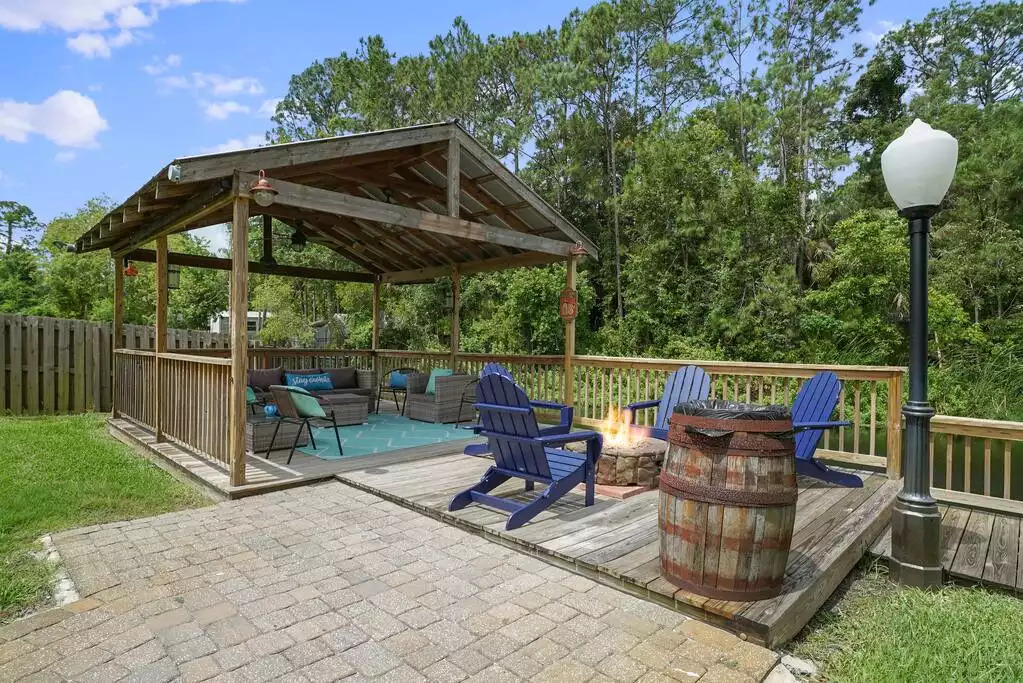 Firepit with the S'mores-making experience. Firepit with the S'mores-making experience. - Heated Saltwater Pool*Harry Potter*Fire Pit*BBQ*EV - St. Augustine
