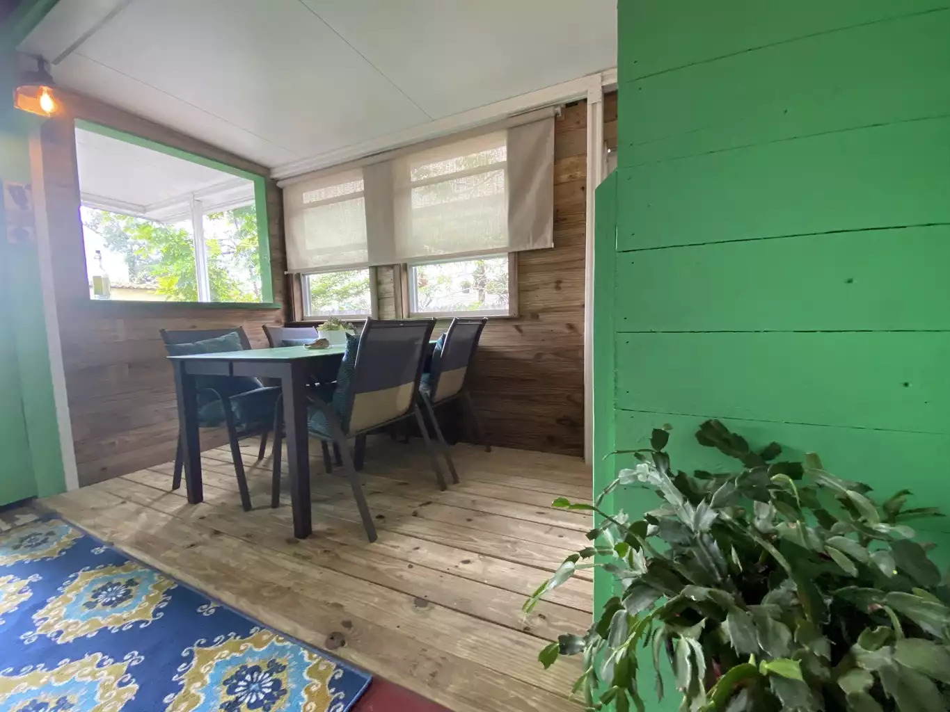 Covered patio to relax and have your morning coffee or your evening drink. Covered patio to relax and have your morning coffee or your evening drink. - SuperHost 7yrs Real New Orleans Charm,A+Loc - Bywater