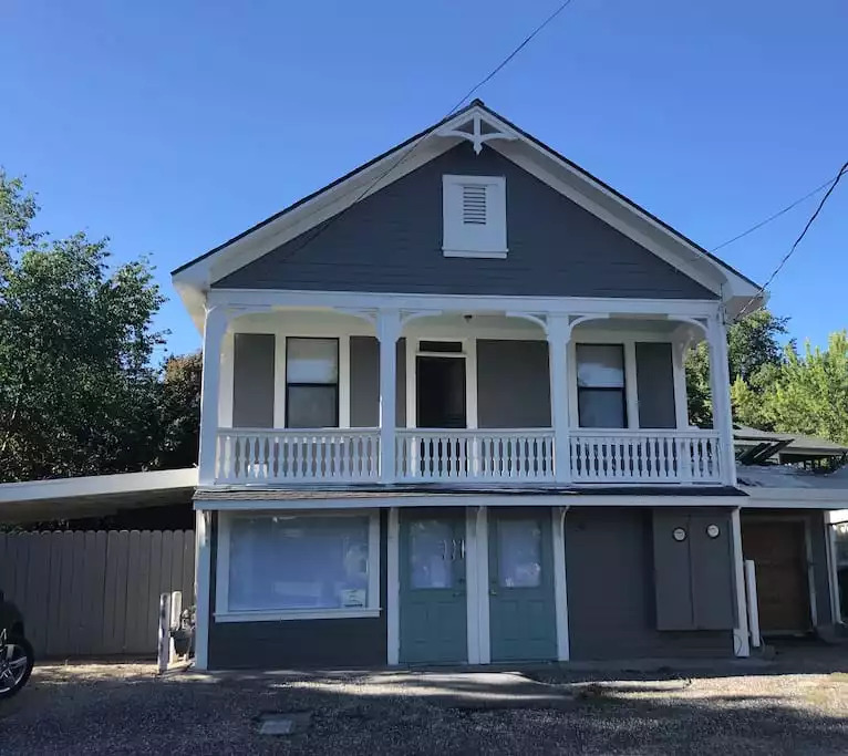 Adorable Downtown Studio 