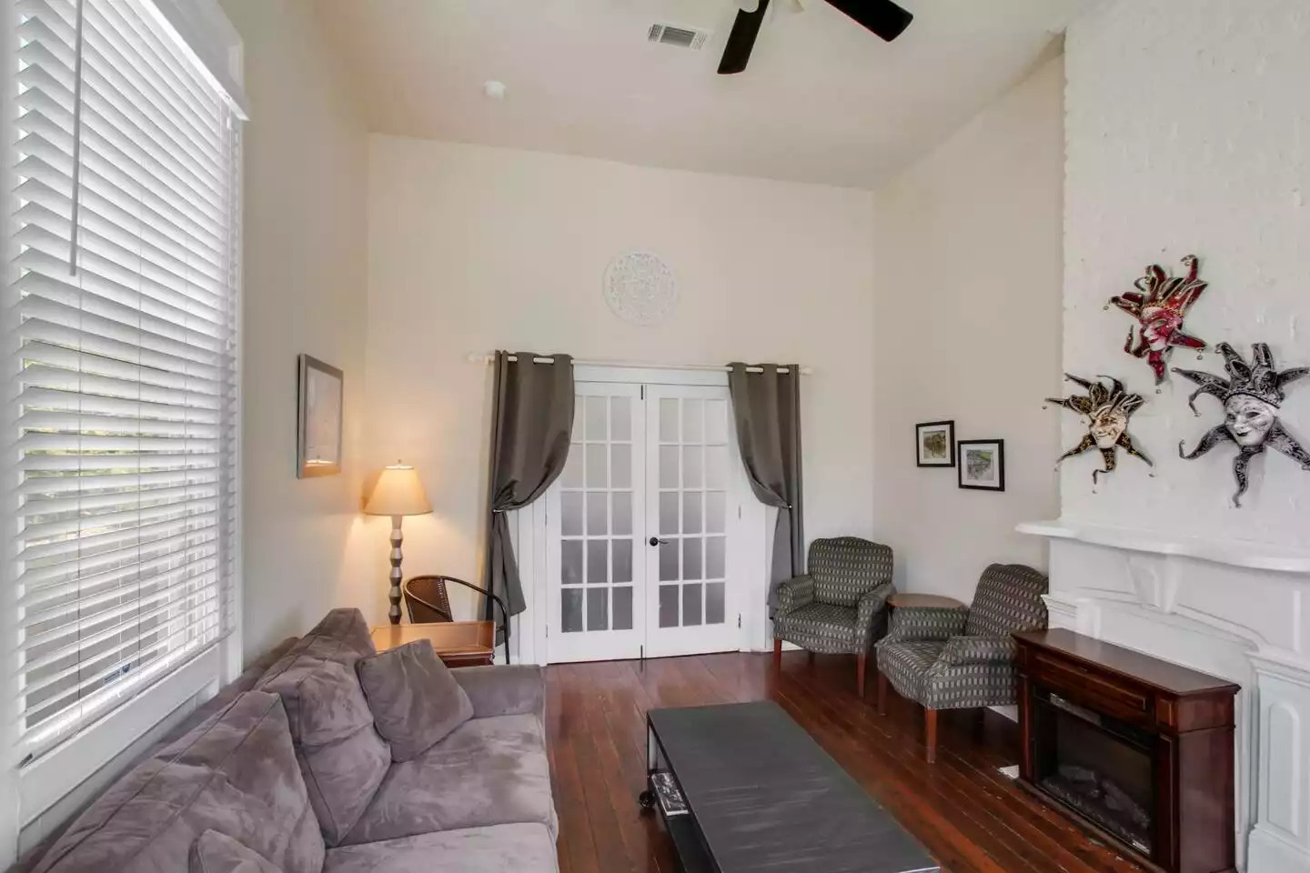 Living room - 1 queen sleeper sofa, cable HDTV Living room - 1 queen sleeper sofa, cable HDTV - Unit 1 – Charming Authentic Mid City! - New Orleans