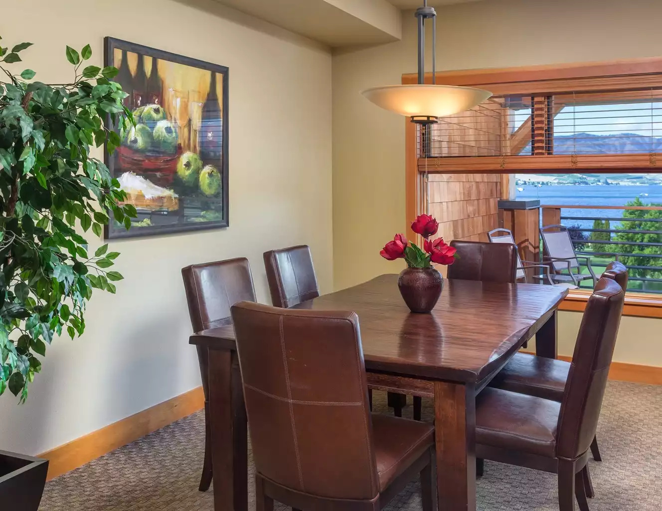 Dining Area Dining Area - Lake House Resort 1bdr Deluxe - Chelan