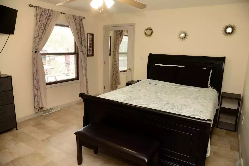 Master bedroom has a view of the lake. Master bedroom has a view of the lake. - Legacy Lake House - Kingsley