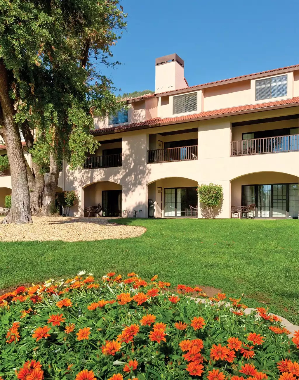 Clear Lake Exterior View Clear Lake Exterior View - Clear Lake Resort 2bdr - Nice
