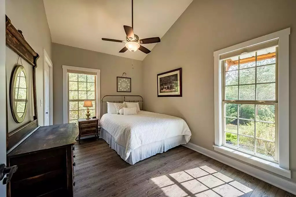 Bedroom 3, queen-size bed can very easily be pulled away from wall to accommodate two people. Bedroom 3, queen-size bed can very easily be pulled away from wall to accommodate two people. - Fox View Cottage - Rising Fawn