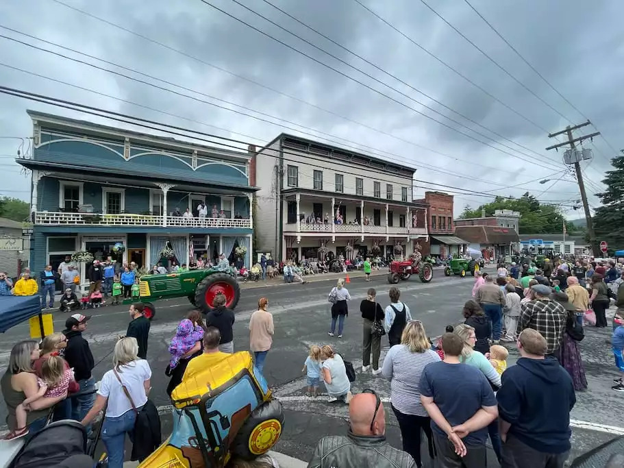 Callicoon Events! Tractor Parade....Dickens Festival...PorchFest....Tree Lighting and more more...check the website for events! Callicoon Events! Tractor Parade....Dickens Festival...PorchFest....Tree Lighting and more more...check the website for events! - A & R Hacienda - In the Heart of Callicoon, NY - Callicoon