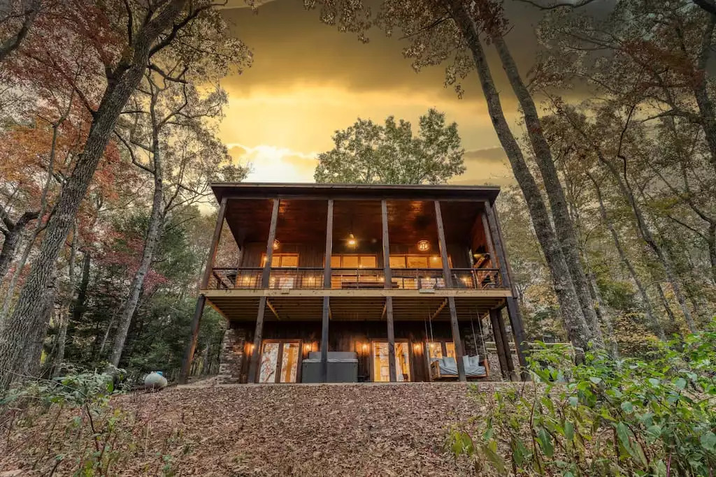Lux Chalet - Hot Tub, WiFi, Fire Pit, Dog Friendly
