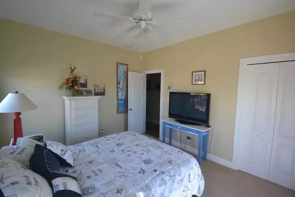 Middle Level South Bedroom Middle Level South Bedroom - PharmaSea - Surf City