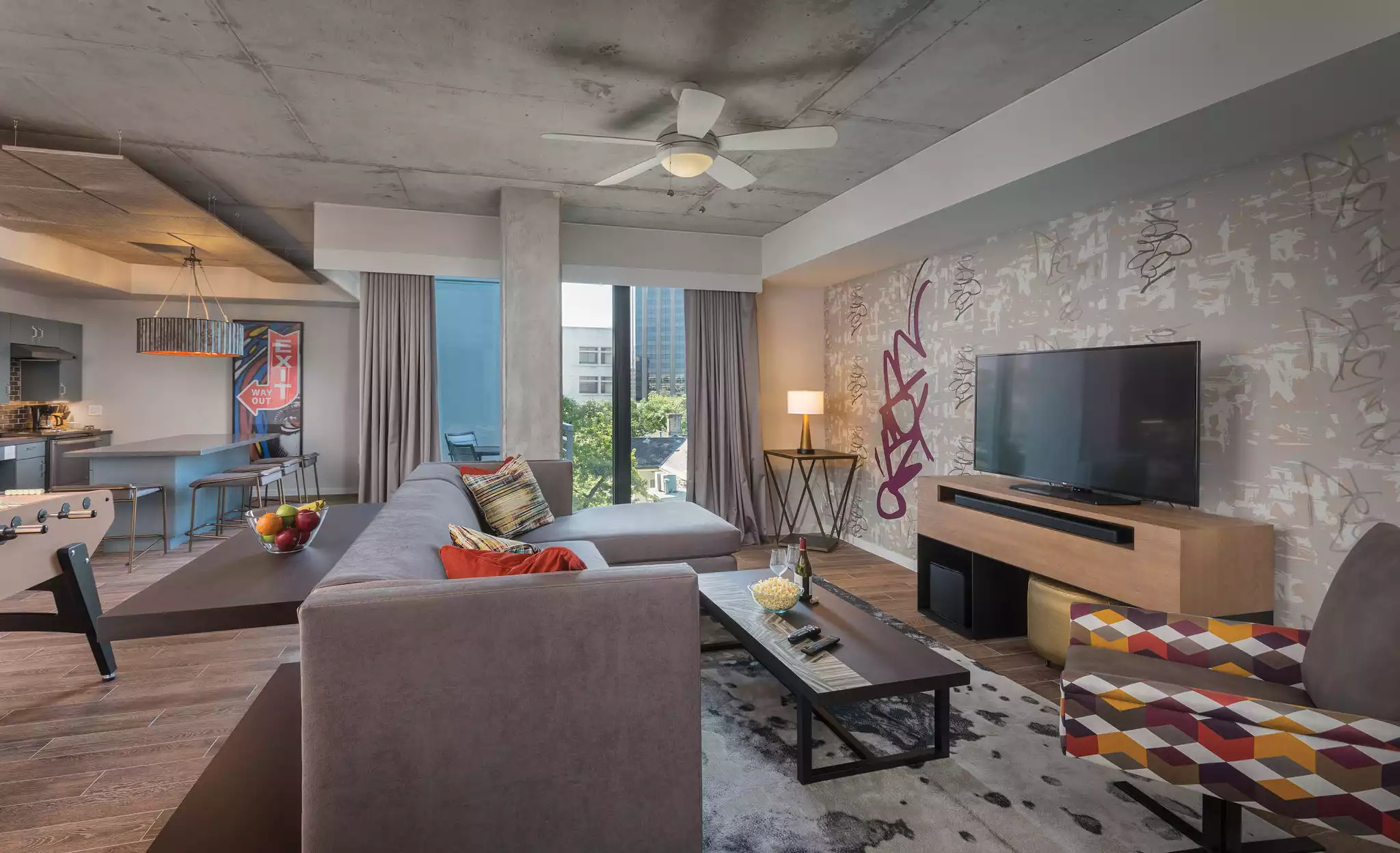 Living Area & Kitchen Living Area & Kitchen - Austin Resort Studio Presidential - Austin
