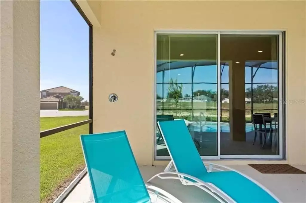 Outdoor shower before pool time. Outdoor shower before pool time. - Splendid Solterra - Davenport