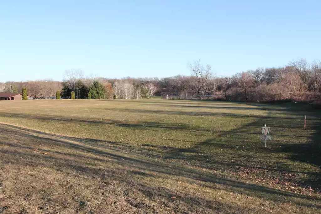 Disc Golf available on the property, in season. Disc Golf available on the property, in season. - Entire Cottage 1 Wisc Dells 2 Bed 1 Bath Sleeps 6 - Wisconsin Dells